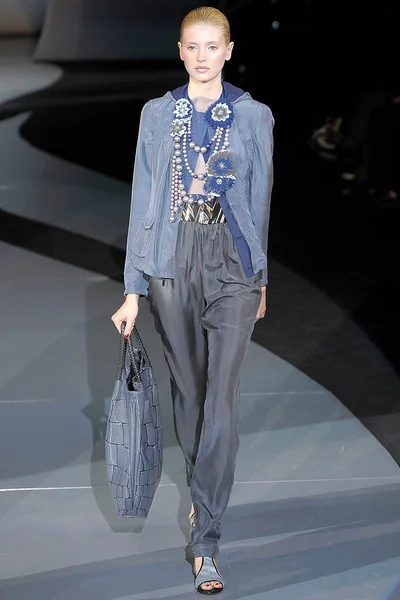 Look 16